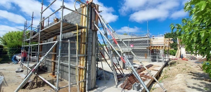 Le procédé de blocs apparents TETRIX® se distingue par son approche innovante de la construction, alliant esthétique , durabilité et robustesse .