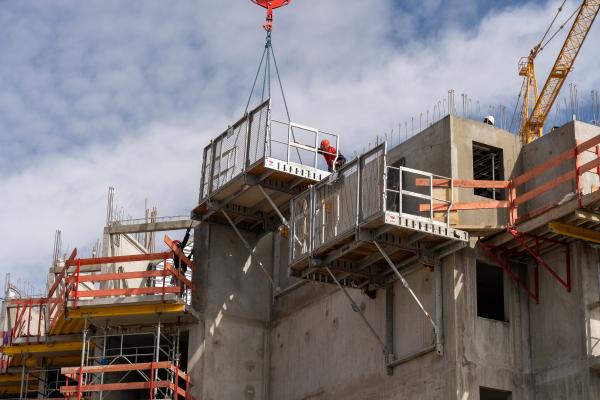 PLATEFORME DE TRAVAIL EN ENCORBELLEMENT